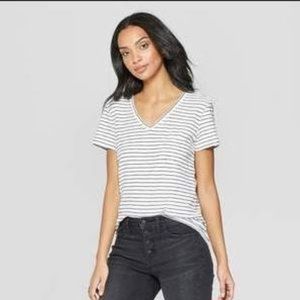 Universal Thread Monterey V Neck Shirt, Blue/White stripes, sz M